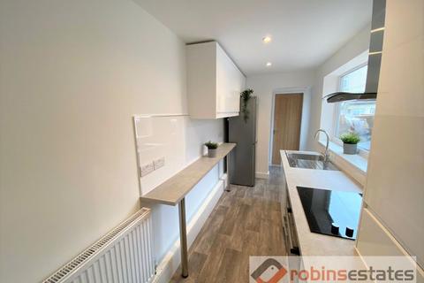 3 bedroom terraced house to rent - Brixton Road, Nottingham