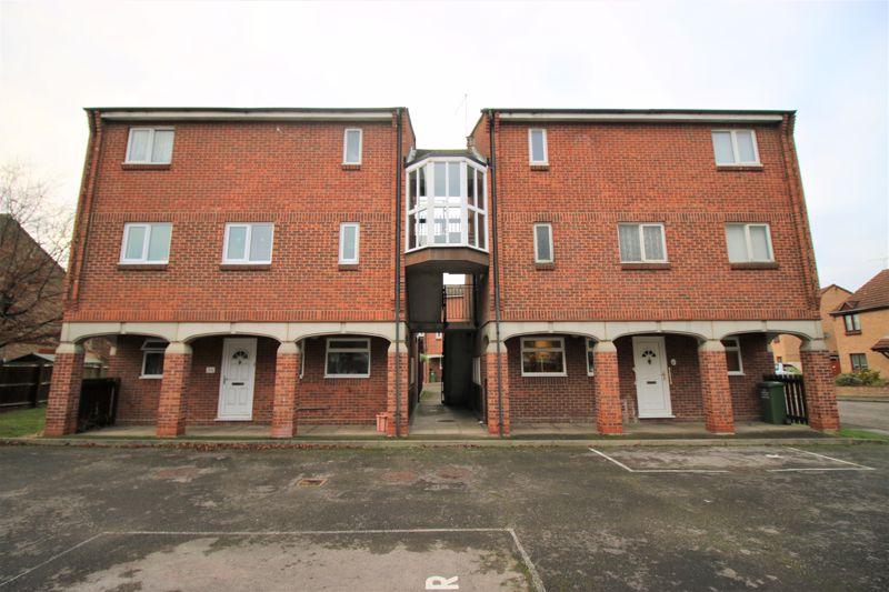 Brackley Crescent, Basildon 1 bed apartment £900 pcm (£208 pw)
