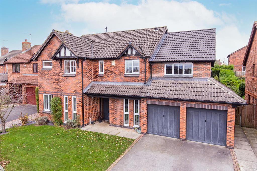 Kirkby Close, Ripon 5 bed detached house £650,000
