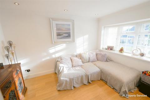 16 Lower Shott, Cheshunt, Waltham Cross, EN7 6DP