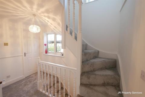 16 Lower Shott, Cheshunt, Waltham Cross, EN7 6DP