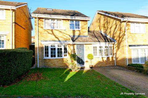 16 Lower Shott, Cheshunt, Waltham Cross, EN7 6DP