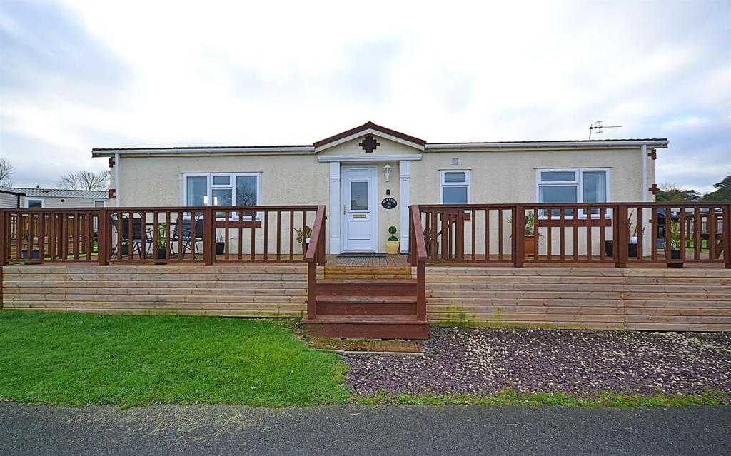 Dinas Country Club, Dinas Cross, Newport 2 bed chalet for sale £130,000