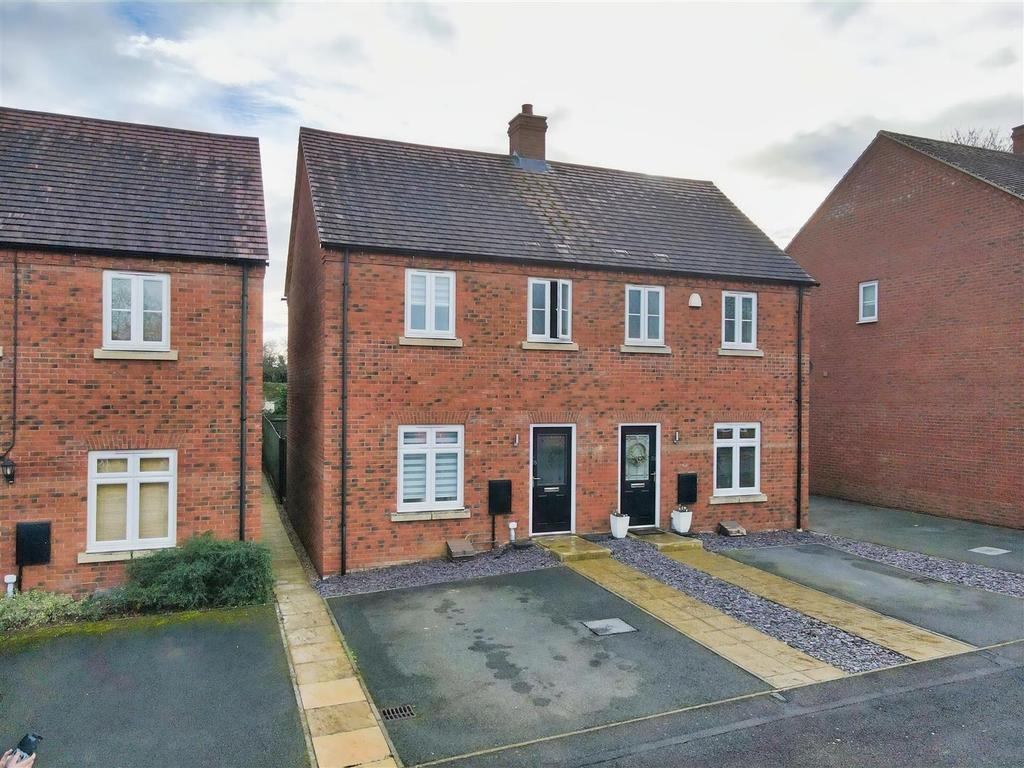 Pearmain Close, Newport Pagnell... 2 bed semidetached house £1,150