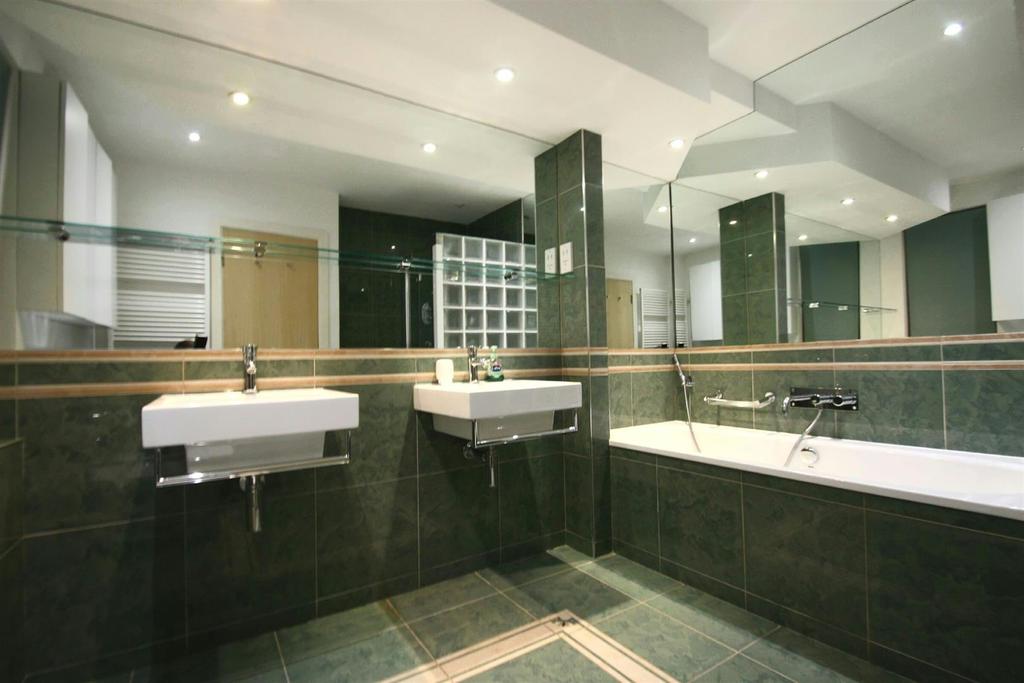 En Suite Bathroom
