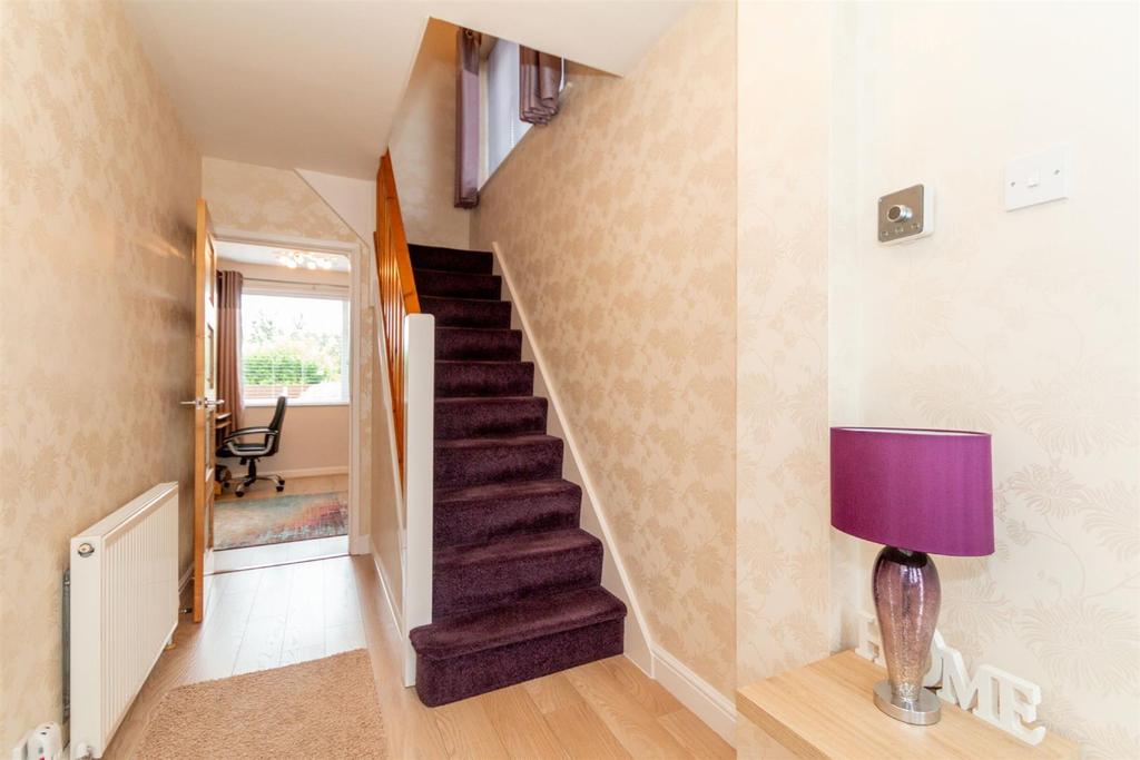 Trafford Drive, Timperley, Altrincham 3 bed detached house £465,000