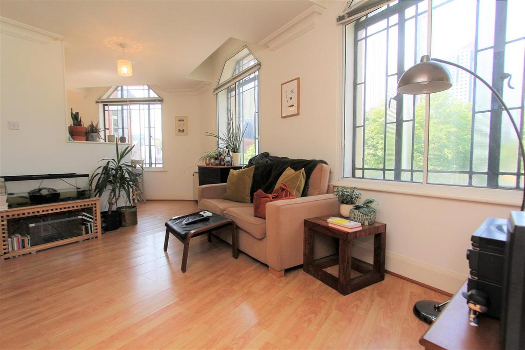 Lounge 1.jpg