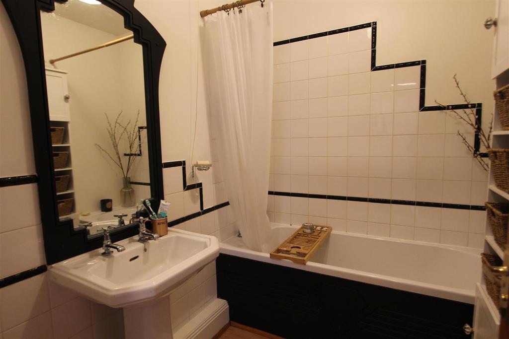 Bathroom 1.JPG