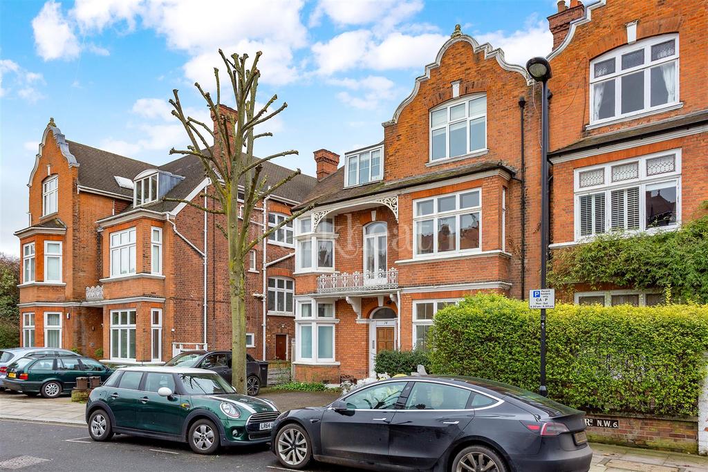 Fawley Road, West Hampstead NW6 3 bed flat - £4,767 pcm (£1,100 pw)