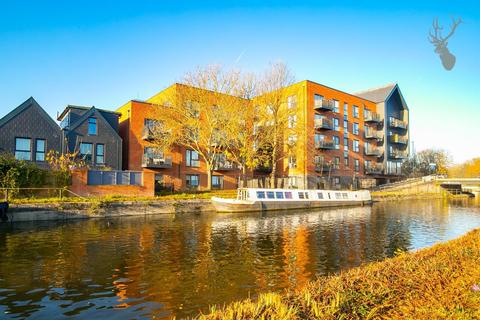 30, Waterfront Court Hazlemere Marina, Waltham Abbey, EN9 1FJ