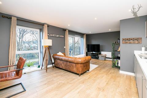 30, Waterfront Court Hazlemere Marina, Waltham Abbey, EN9 1FJ