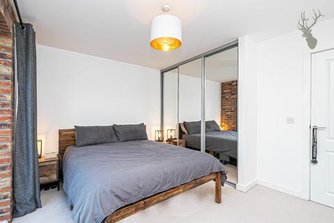 30, Waterfront Court Hazlemere Marina, Waltham Abbey, EN9 1FJ