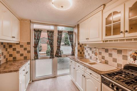 25 Churchill Drive, Crediton, EX17 2DW