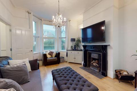 4 bedroom semi-detached house for sale - Radnor Park Road, Folkestone