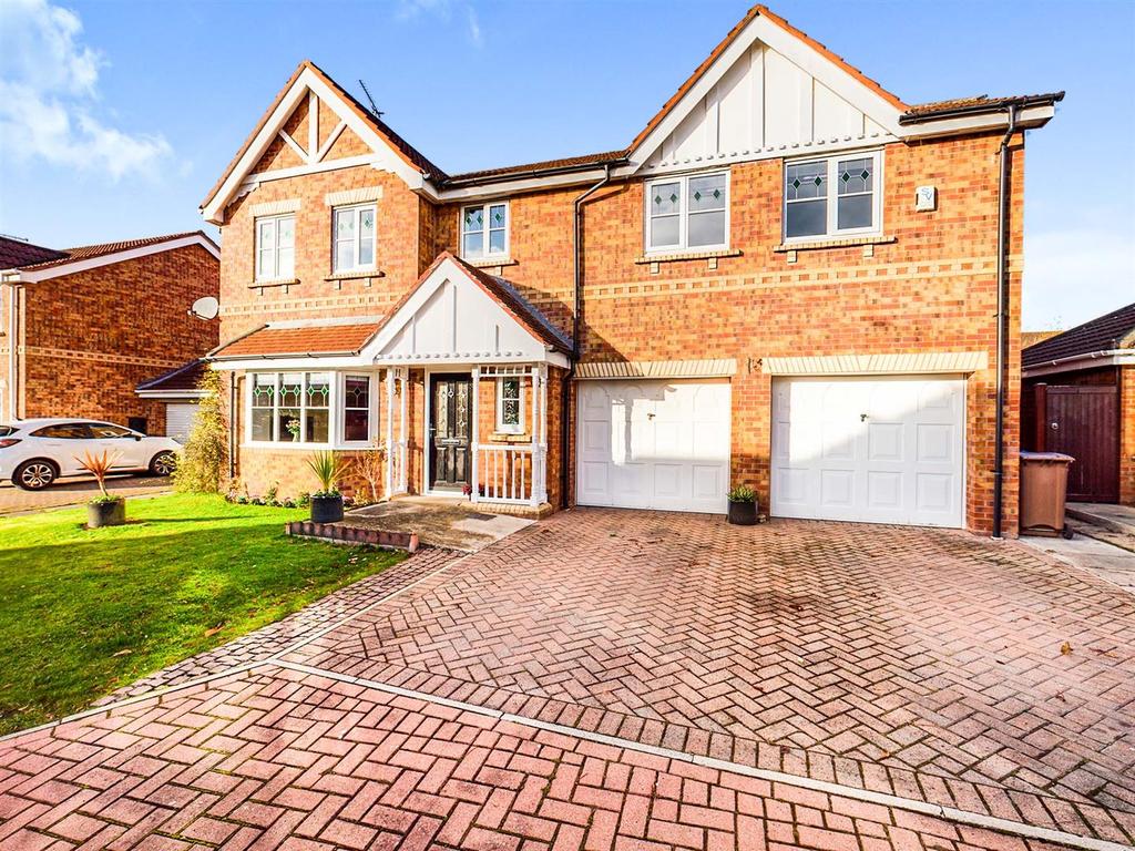 Heather Garth, Driffield 5 bed detached house £385,000