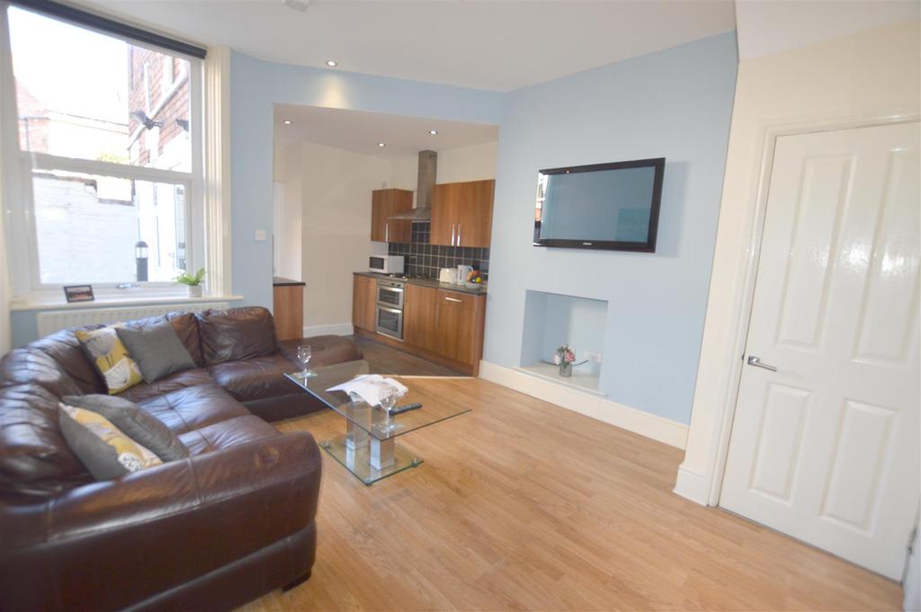 £83pppw Albemarle Avenue, Jesmond 3 bed flat £1,079 pcm (£249 pw)