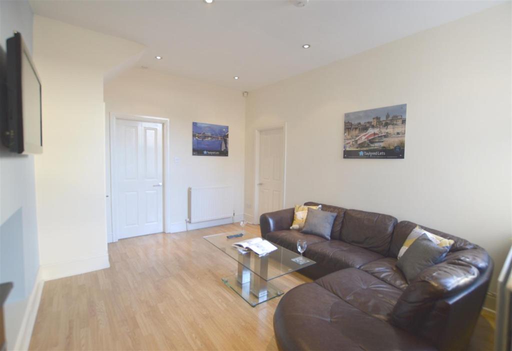 £83pppw Albemarle Avenue, Jesmond 3 bed flat £1,079 pcm (£249 pw)