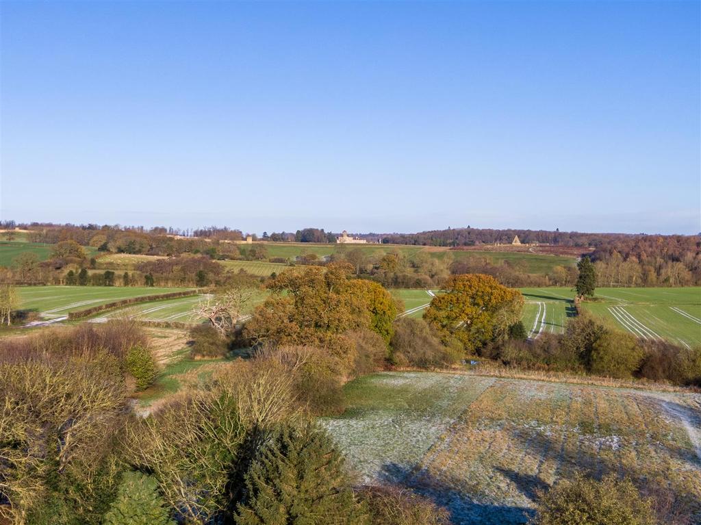 Tamarisk, Welburn, York, North Yorkshire YO60 7DZ 4 bed detached house