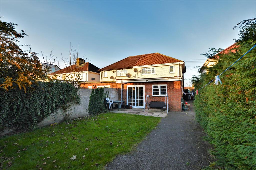 Gloucester Avenue, Slough 3 bed semidetached house £450,000