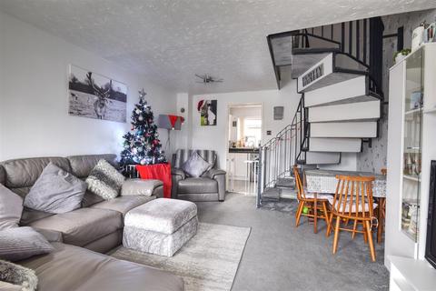 20 Mistley Close, Bexhill-on-sea, TN40 2TD