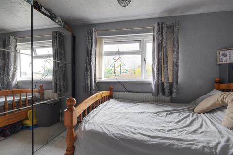 20 Mistley Close, Bexhill-on-sea, TN40 2TD