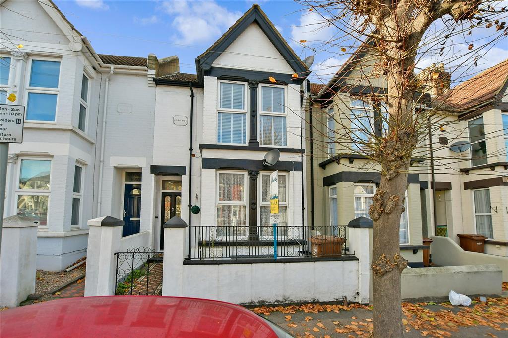 Rock Avenue, Gillingham, Kent 1 bed ground floor flat £150,000