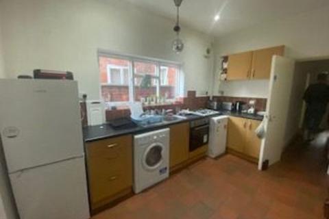 4 bedroom terraced house to rent - Clara Street, Coventry