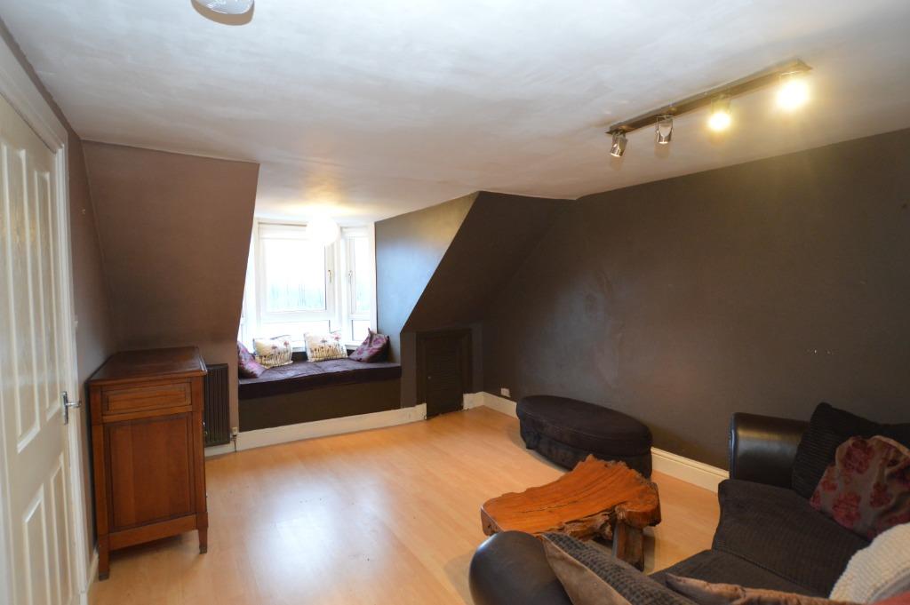 Brucefield Avenue, Dunfermline, KY11 2 bed flat £675 pcm (£156 pw)