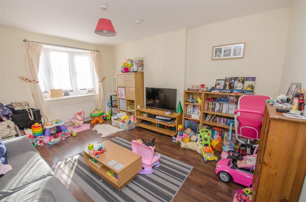 Field View Drive, Downend, Bristol, BS16 2TT 3 bed detached house £340,000