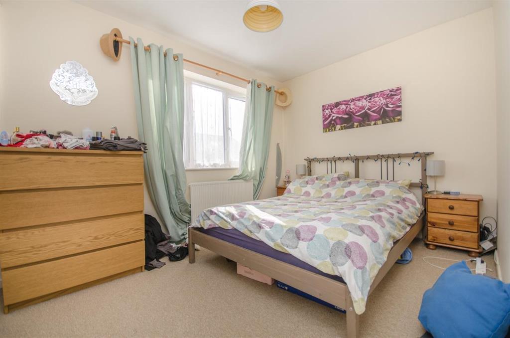 Field View Drive, Downend, Bristol, BS16 2TT 3 bed detached house £340,000