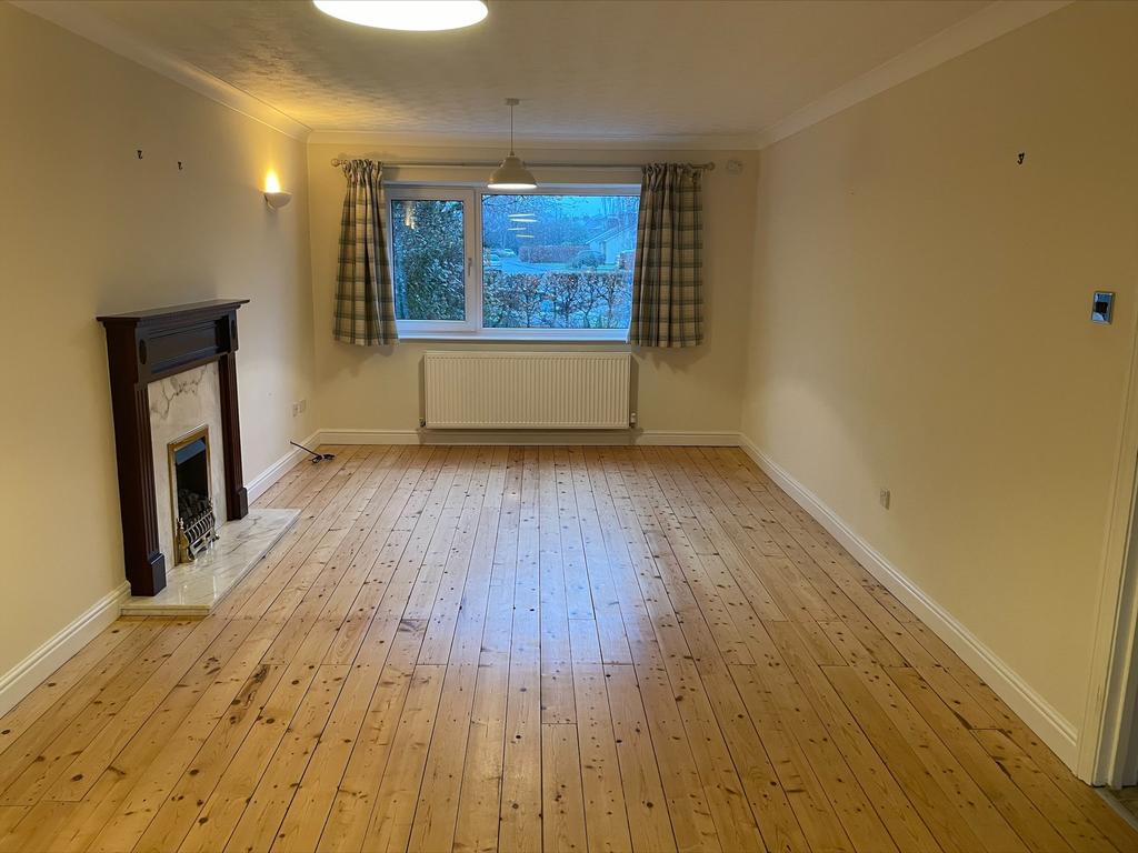 Walker Close, Glusburn BD20 4 bed detached house £1,300 pcm (£300 pw)
