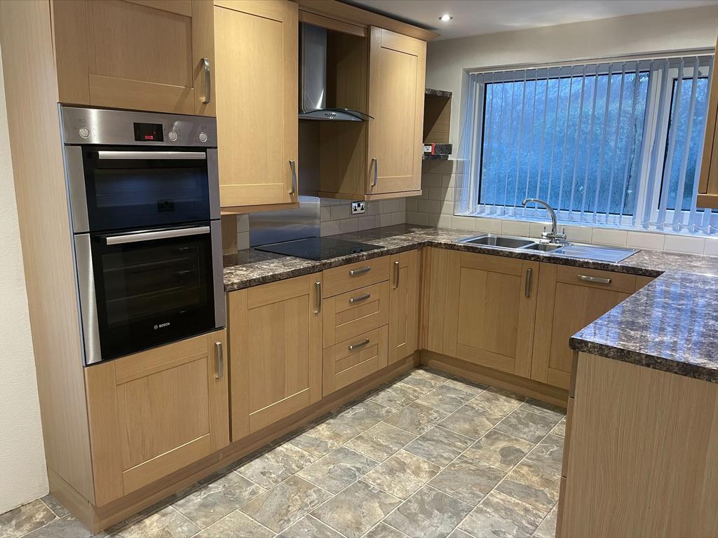 Walker Close, Glusburn BD20 4 bed detached house £1,300 pcm (£300 pw)