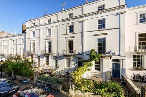 16 Canynge Square, Bristol, BS8 3LA