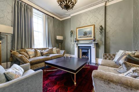 16 Canynge Square, Bristol, BS8 3LA