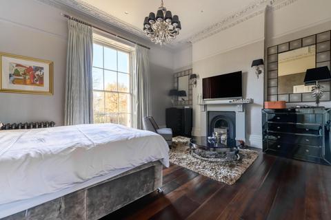 16 Canynge Square, Bristol, BS8 3LA