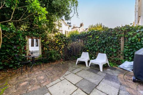 16 Canynge Square, Bristol, BS8 3LA