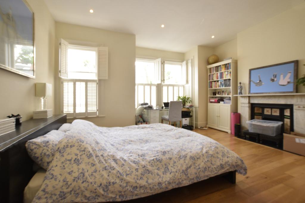 Clonmel Road, Fulham, London, SW6 4 bed house £4,225 pcm (£975 pw)