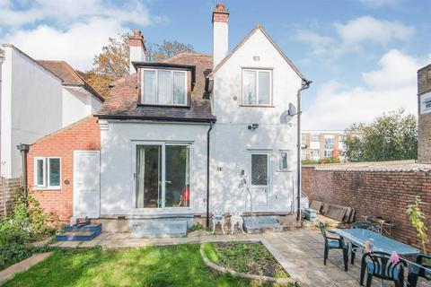 51 Eversley Crescent, Isleworth, TW7 4LD