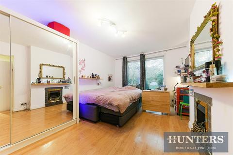 51 Eversley Crescent, Isleworth, TW7 4LD