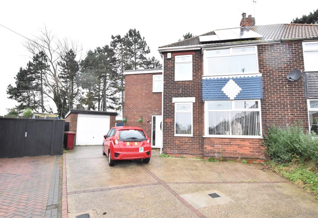 Warley Avenue, Scunthorpe, Lincolnshire 4 bed semidetached house £