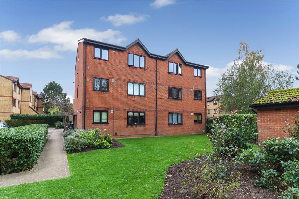 Courtlands Close, Watford, WD24 2 bed flat £1,050 pcm (£242 pw)