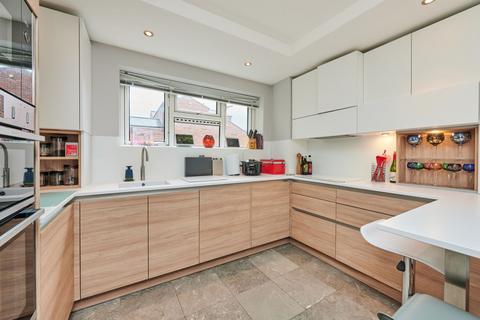 3 bedroom apartment to rent, Sussex Court, Grove Road, Barnes, SW13