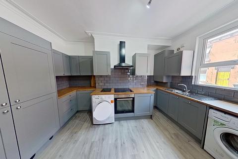 4 bedroom house to rent, Quarry Place, Woodhouse, Leeds