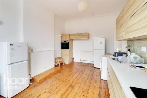 4 bedroom flat to rent - Croxted Road, London, SE21