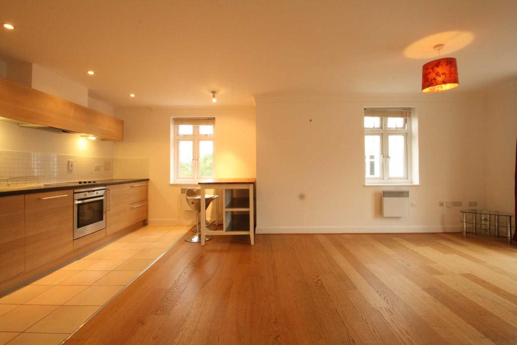 Gabriel Square, Lower Earley 2 bed flat £1,200 pcm (£277 pw)