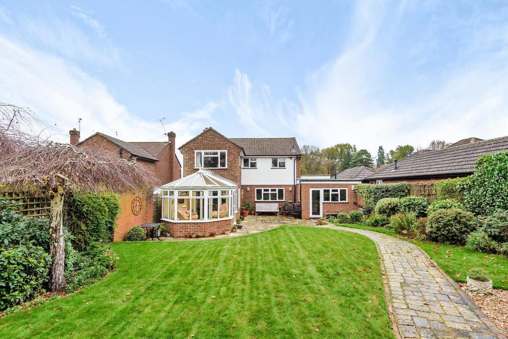Chaworth Road, Ottershaw, KT16 3 bed detached house £725,000