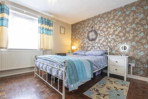 35 Raynton Road, Enfield, EN3 6BP