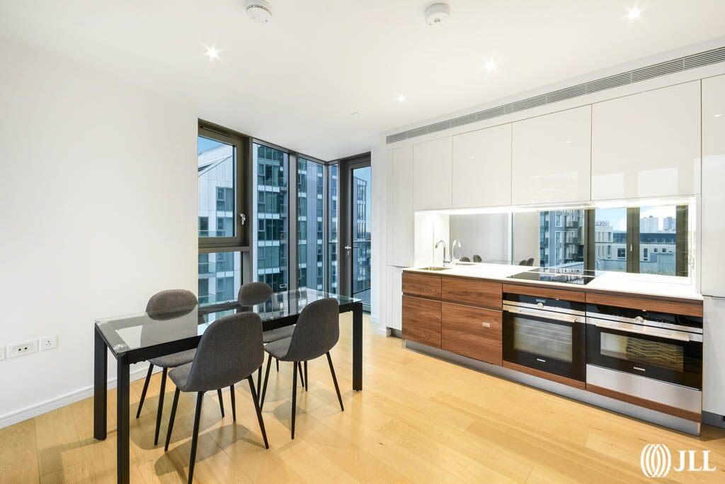 Riverside Quarter London SW18 2 bed apartment £2,600 pcm (£600 pw)