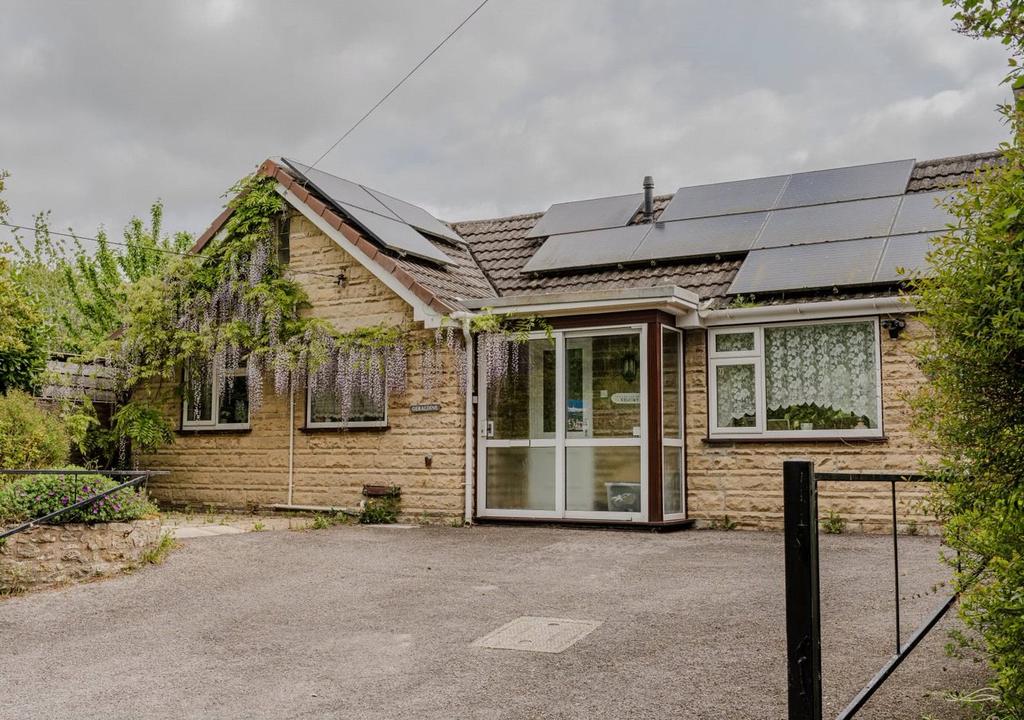 Fishweir Lane, Bradpole, Bridport, Dorset, DT6 2 bed bungalow for sale
