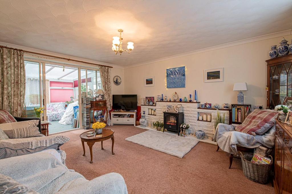 Fishweir Lane, Bradpole, Bridport, Dorset, DT6 2 bed bungalow for sale